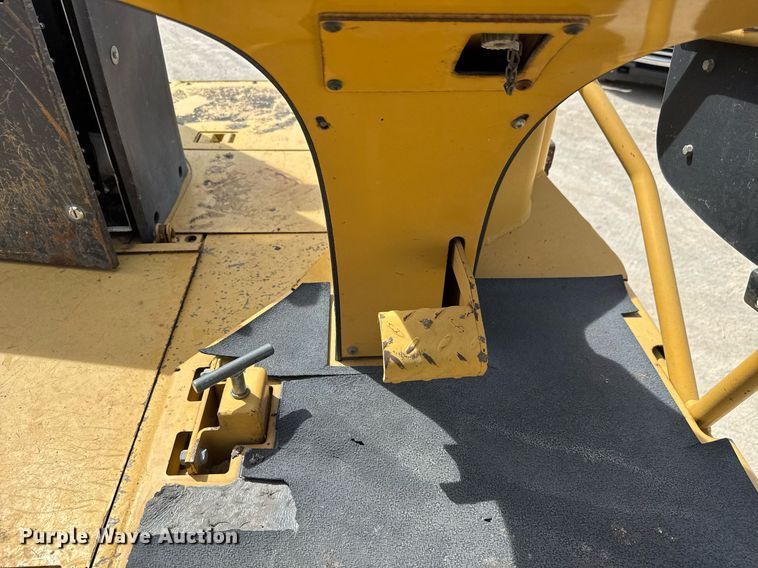 image for item DM5653 2004 Caterpillar AP-655C paver