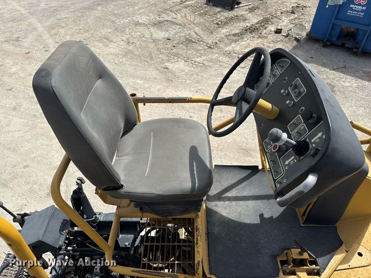 image for item DM5653 2004 Caterpillar AP-655C paver