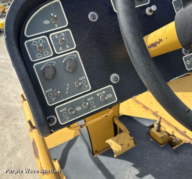 image for item DM5653 2004 Caterpillar AP-655C paver