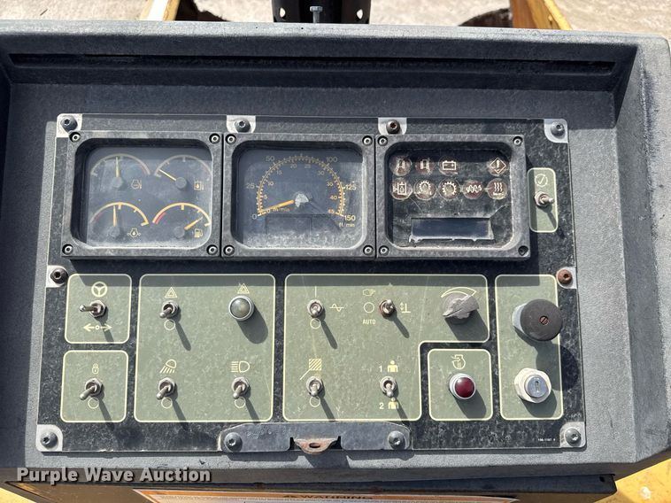 image for item DM5653 2004 Caterpillar AP-655C paver