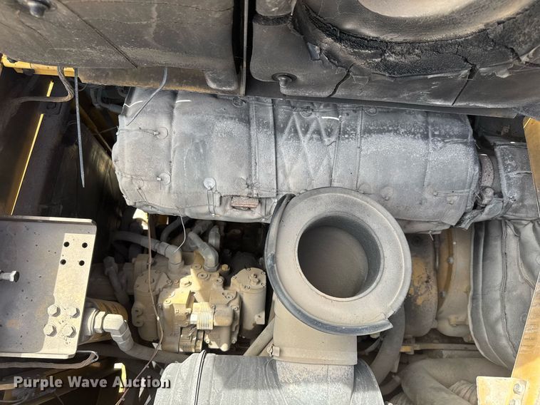 image for item DM5653 2004 Caterpillar AP-655C paver