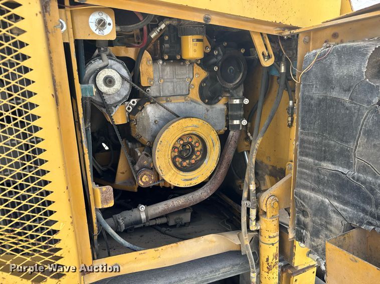 image for item DM5653 2004 Caterpillar AP-655C paver