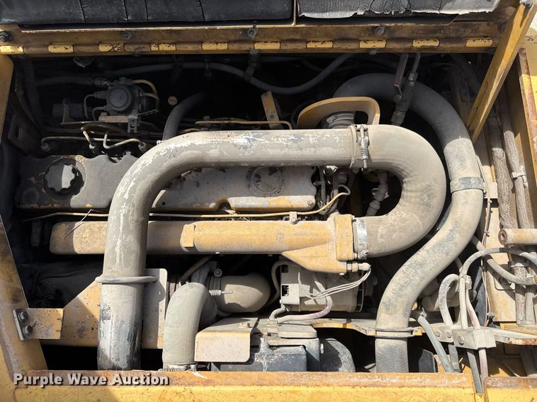 image for item DM5653 2004 Caterpillar AP-655C paver