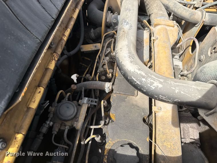 image for item DM5653 2004 Caterpillar AP-655C paver