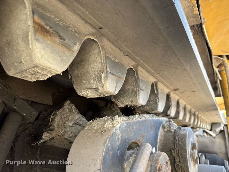 image for item DM5653 2004 Caterpillar AP-655C paver