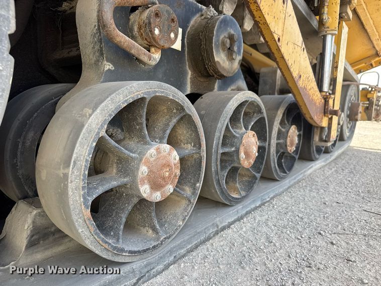 image for item DM5653 2004 Caterpillar AP-655C paver