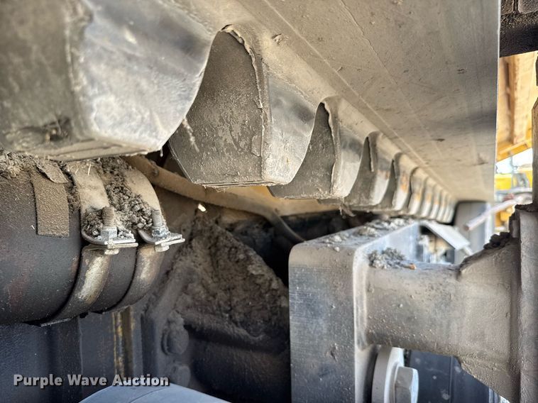 image for item DM5653 2004 Caterpillar AP-655C paver