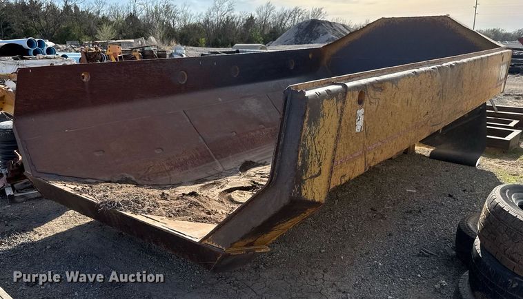 image for item DM5657 Caterpillar 730 dump bed