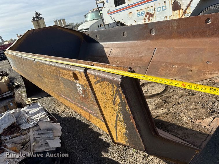 image for item DM5657 Caterpillar 730 dump bed