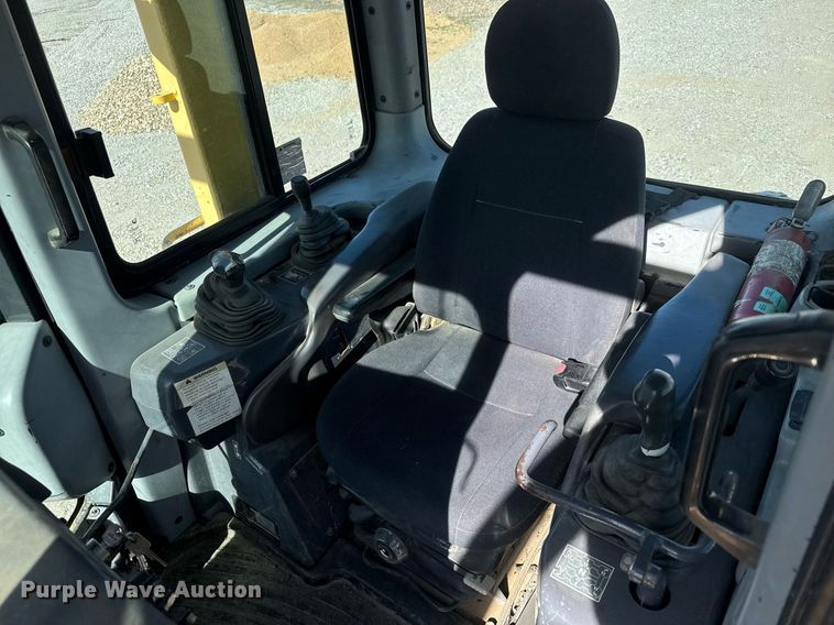 image for item DM5660 2007 Komatsu D41E-6 dozer