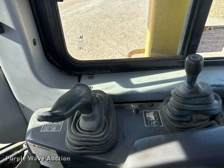 image for item DM5660 2007 Komatsu D41E-6 dozer