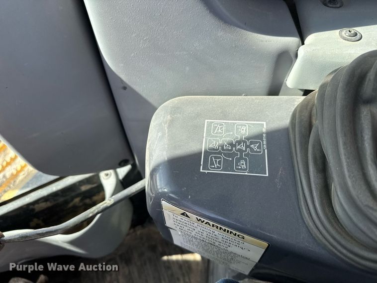 image for item DM5660 2007 Komatsu D41E-6 dozer