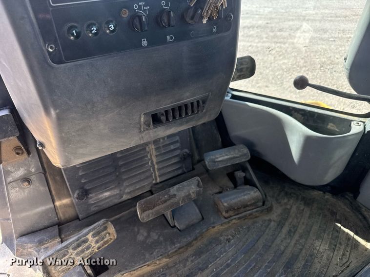 image for item DM5660 2007 Komatsu D41E-6 dozer