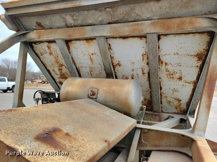 image for item DN3705 1992 Load King 2227 bottom dump trailer