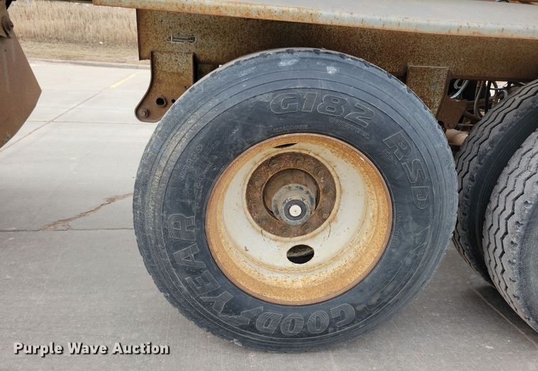 image for item DN3705 1992 Load King 2227 bottom dump trailer