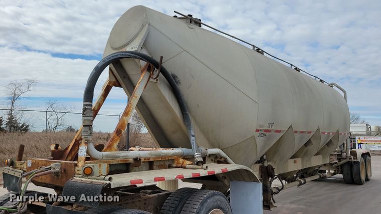 image for item DN3706 1988 Fruehauf pneumatic dry bulk trailer