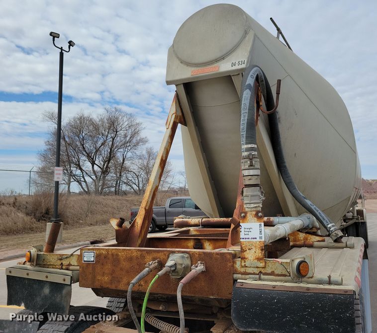 image for item DN3706 1988 Fruehauf pneumatic dry bulk trailer