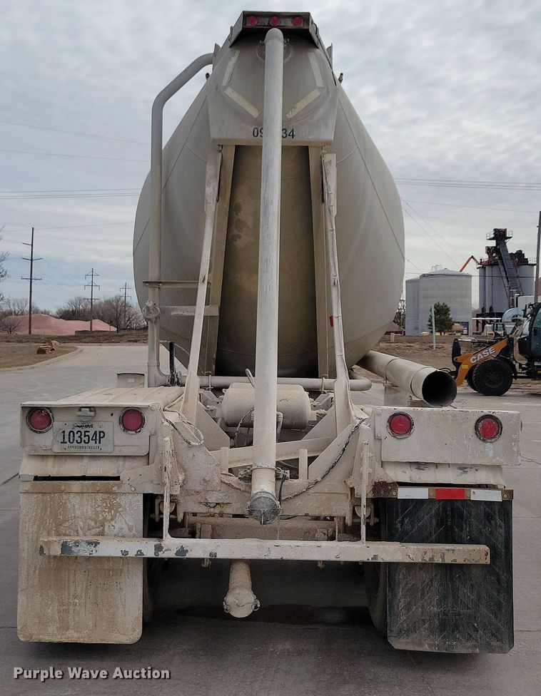 image for item DN3706 1988 Fruehauf pneumatic dry bulk trailer