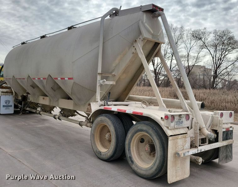 image for item DN3706 1988 Fruehauf pneumatic dry bulk trailer