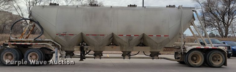 image for item DN3706 1988 Fruehauf pneumatic dry bulk trailer