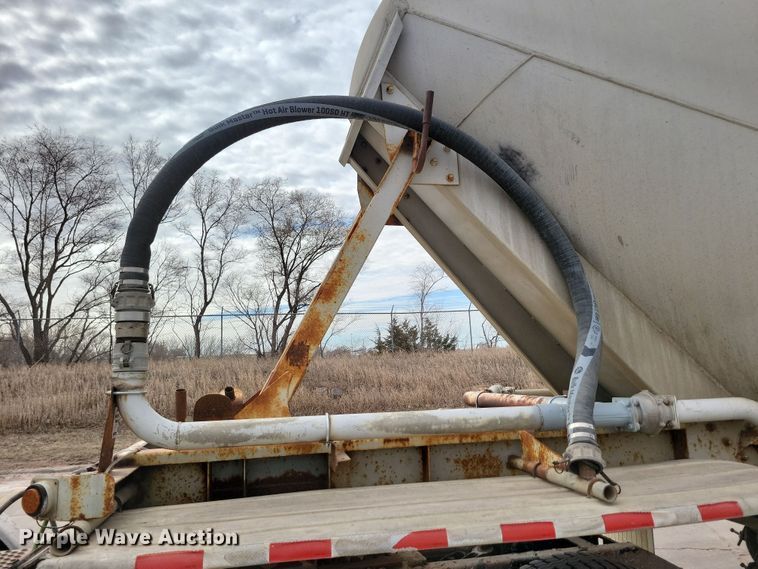 image for item DN3706 1988 Fruehauf pneumatic dry bulk trailer