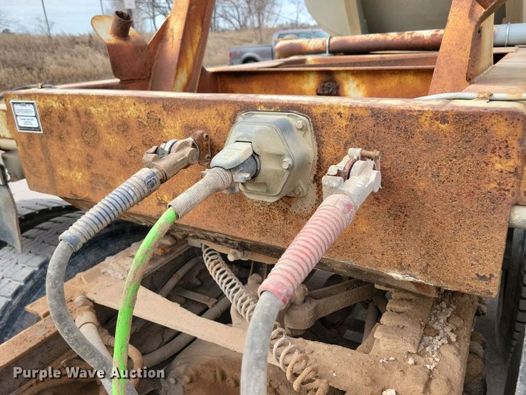 image for item DN3706 1988 Fruehauf pneumatic dry bulk trailer