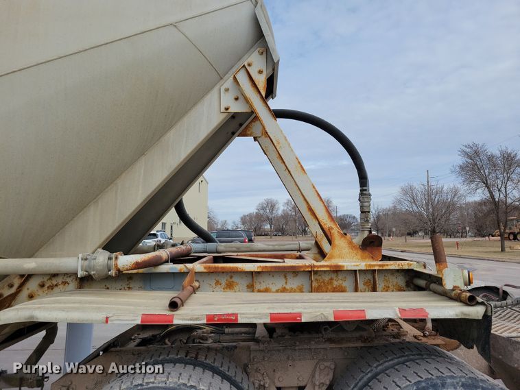 image for item DN3706 1988 Fruehauf pneumatic dry bulk trailer