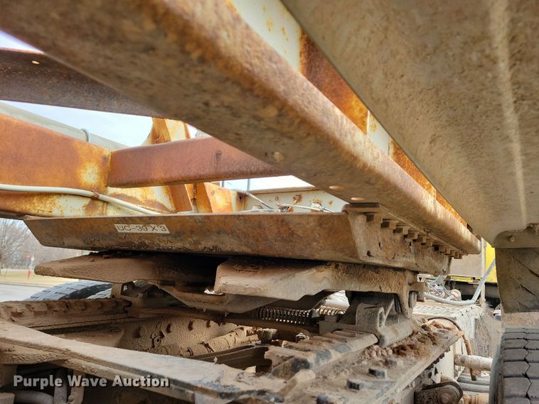 image for item DN3706 1988 Fruehauf pneumatic dry bulk trailer