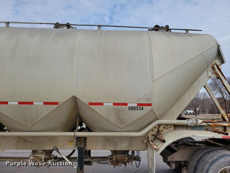 image for item DN3706 1988 Fruehauf pneumatic dry bulk trailer