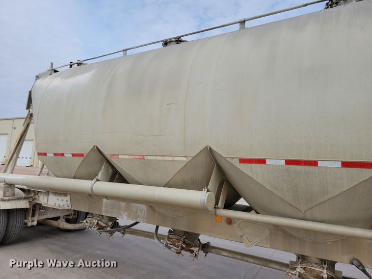 image for item DN3706 1988 Fruehauf pneumatic dry bulk trailer