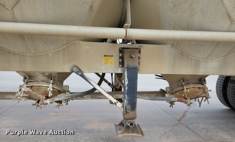 image for item DN3706 1988 Fruehauf pneumatic dry bulk trailer