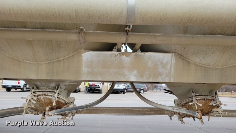 image for item DN3706 1988 Fruehauf pneumatic dry bulk trailer