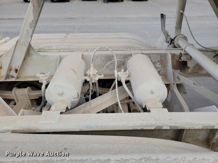 image for item DN3706 1988 Fruehauf pneumatic dry bulk trailer