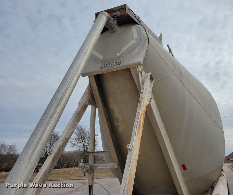 image for item DN3706 1988 Fruehauf pneumatic dry bulk trailer