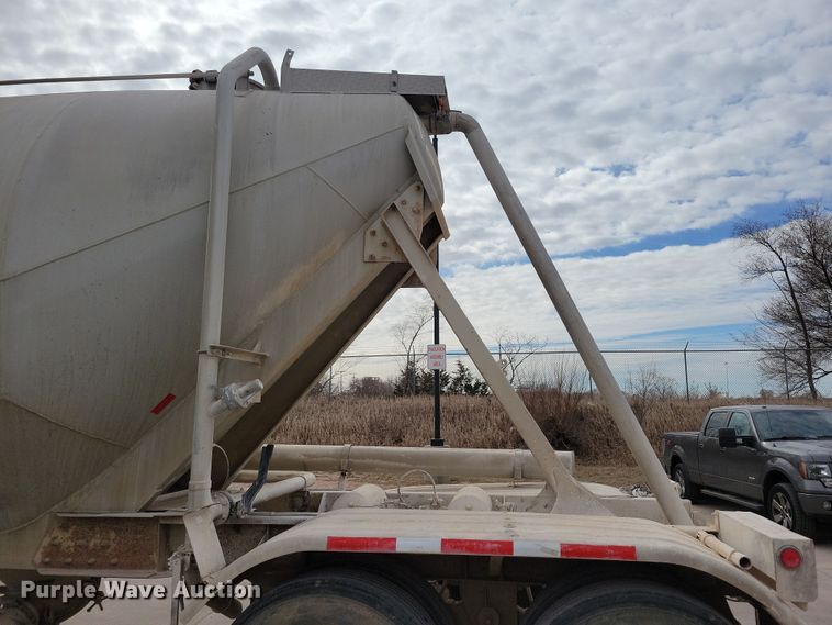 image for item DN3706 1988 Fruehauf pneumatic dry bulk trailer