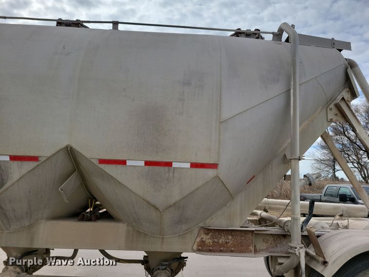 image for item DN3706 1988 Fruehauf pneumatic dry bulk trailer