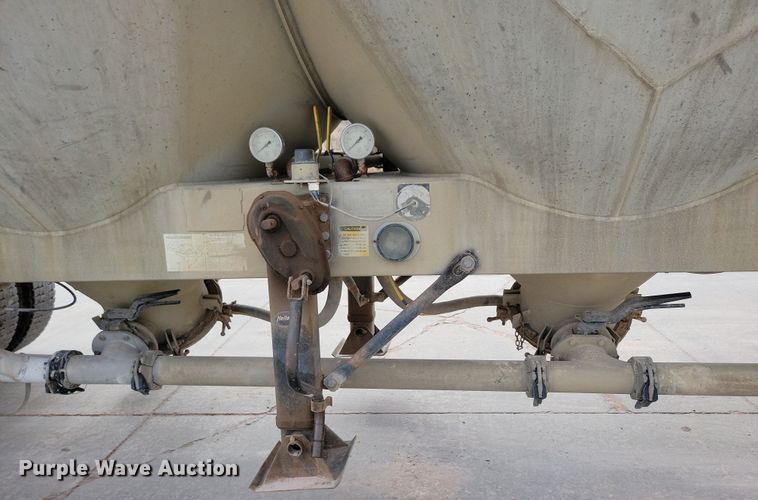 image for item DN3706 1988 Fruehauf pneumatic dry bulk trailer