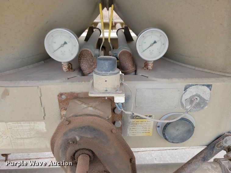 image for item DN3706 1988 Fruehauf pneumatic dry bulk trailer