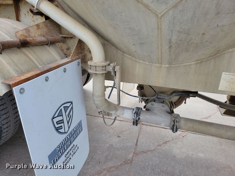 image for item DN3706 1988 Fruehauf pneumatic dry bulk trailer