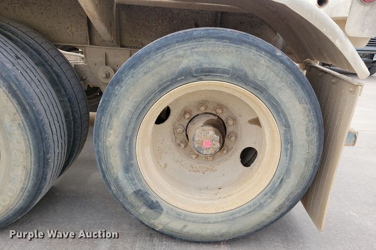 image for item DN3706 1988 Fruehauf pneumatic dry bulk trailer