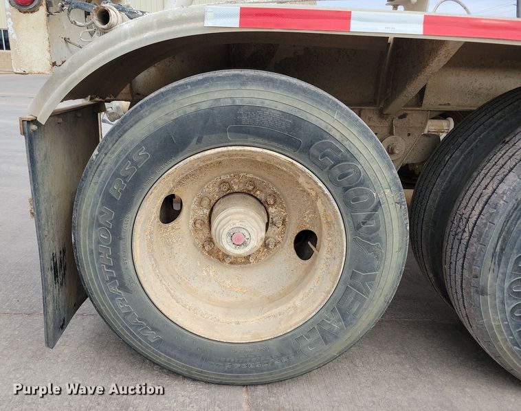 image for item DN3706 1988 Fruehauf pneumatic dry bulk trailer