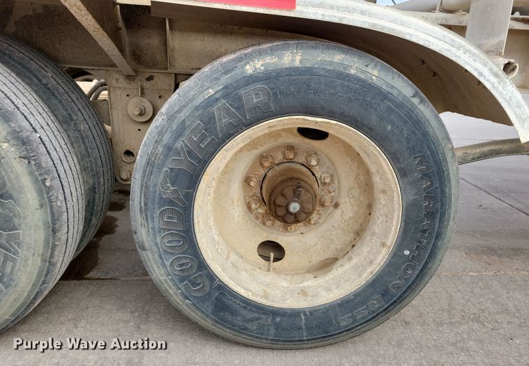 image for item DN3706 1988 Fruehauf pneumatic dry bulk trailer