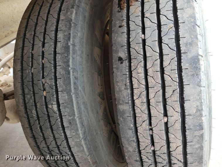 image for item DN3706 1988 Fruehauf pneumatic dry bulk trailer