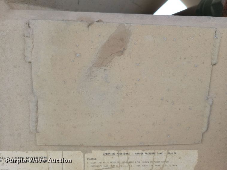 image for item DN3706 1988 Fruehauf pneumatic dry bulk trailer