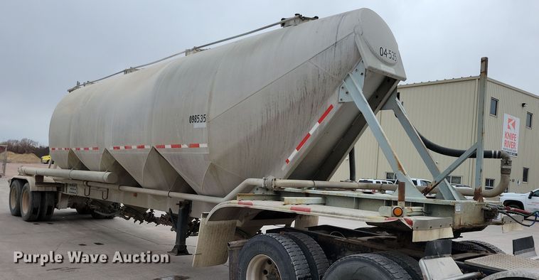 image for item DN3707 1996 Fruehauf pneumatic dry bulk trailer