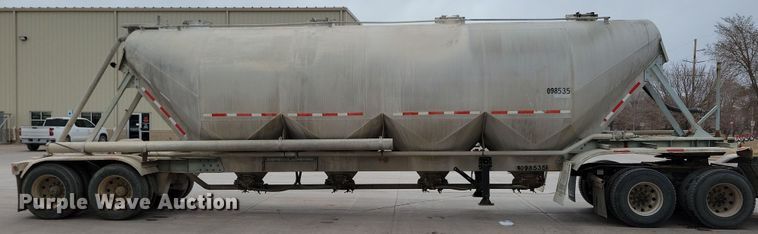 image for item DN3707 1996 Fruehauf pneumatic dry bulk trailer