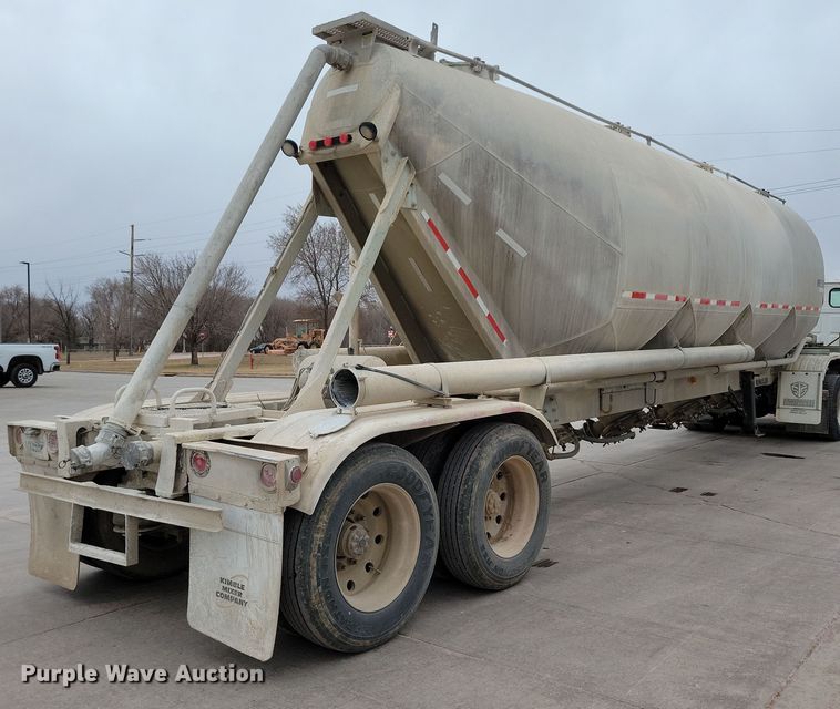 image for item DN3707 1996 Fruehauf pneumatic dry bulk trailer