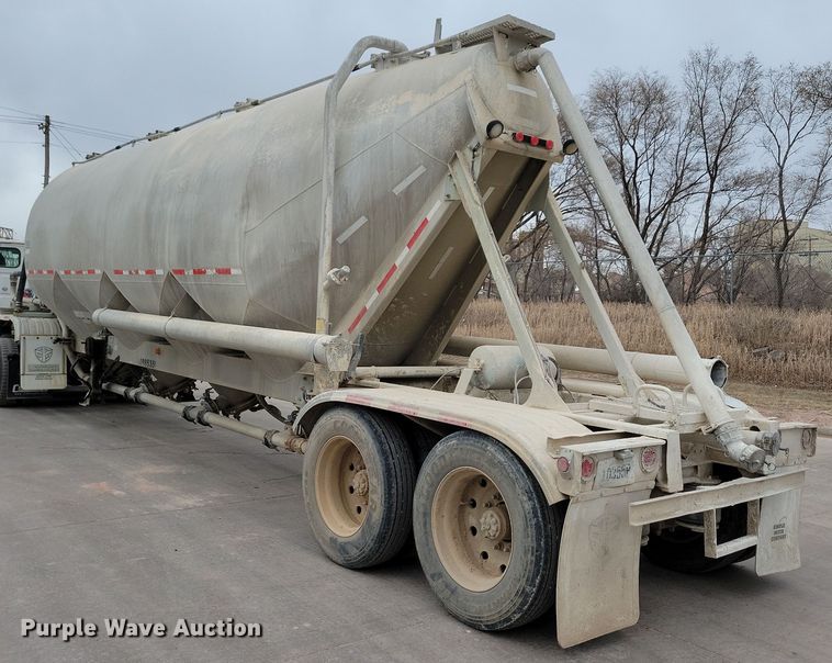 image for item DN3707 1996 Fruehauf pneumatic dry bulk trailer