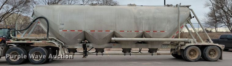 image for item DN3707 1996 Fruehauf pneumatic dry bulk trailer