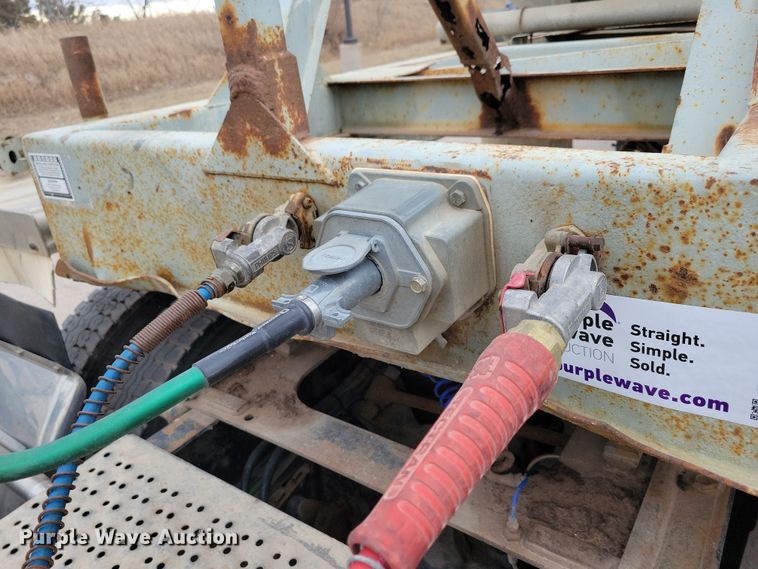 image for item DN3707 1996 Fruehauf pneumatic dry bulk trailer